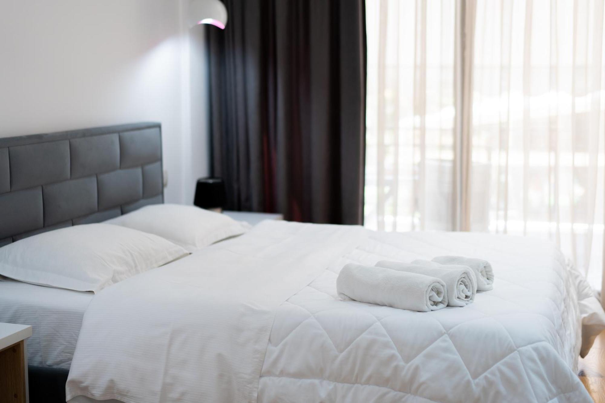 Cosy Urban Central Apartment Tirana Exterior photo
